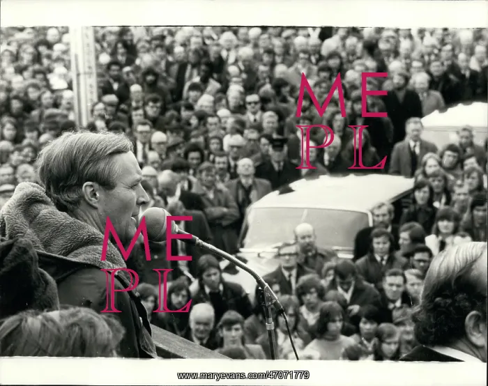 : Tony Benn speaks to Concorde workers in Bristol : Tony Benn speaks to Concorde workers in Bristol