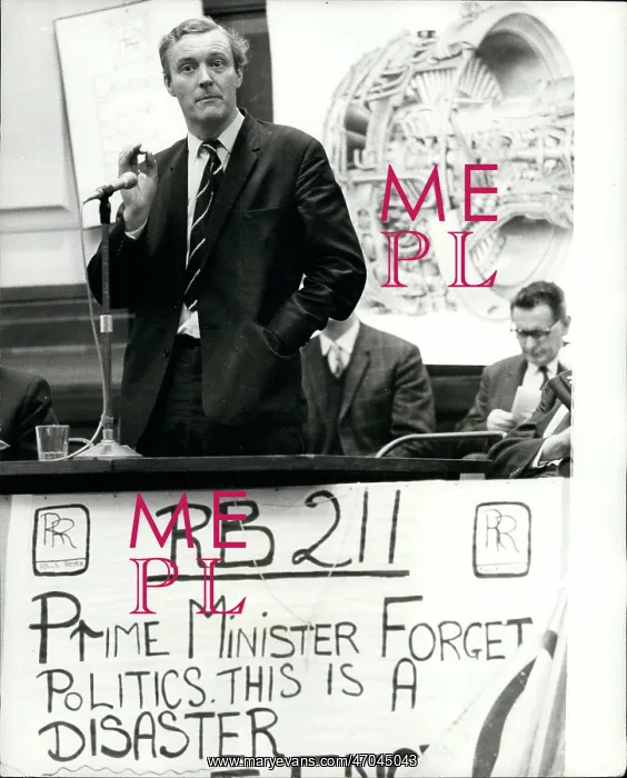 : Tony Benn speaks to Rolls Royce workers, London : Tony Benn speaks to Rolls Royce workers, London