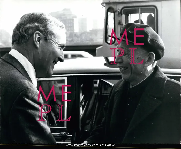 : Tony Benn and Wang Chen of China : Tony Benn and Wang Chen of China