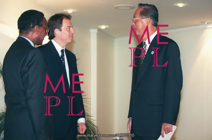 : Tony Blair Greets Goh Chok : Tony Blair Greets Goh Chok
