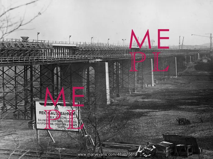 : Topping out ceremony of a highway bridge : Topping out ceremony of a highway bridge