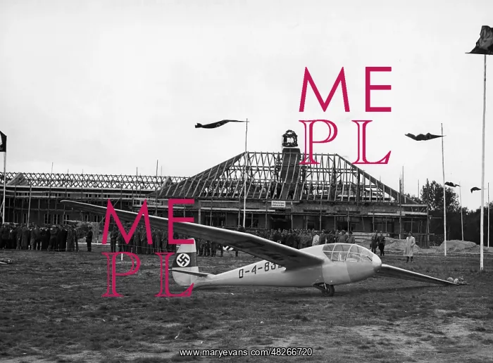 : Topping out ceremony of the Trebbin gliding : Topping out ceremony of the Trebbin gliding