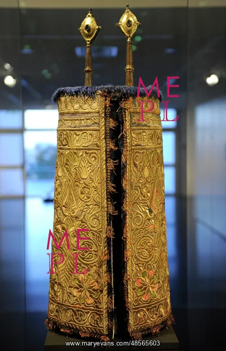: Torah mantle. Sefrou, Morroco, ca. 1926. Israel Museum. Jeru : Torah mantle. Sefrou, Morroco, ca. 1926. Israel Museum. Jeru