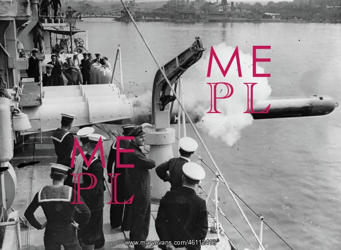 : Torpedo launch of the British warship : Torpedo launch of the British warship