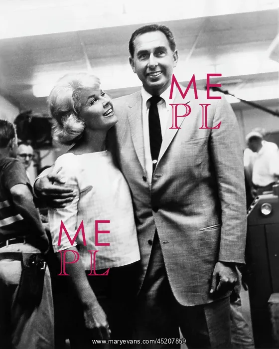 : THAT TOUCH OF MINK, from left: Doris Day, ? : THAT TOUCH OF MINK, from left: Doris Day, ?