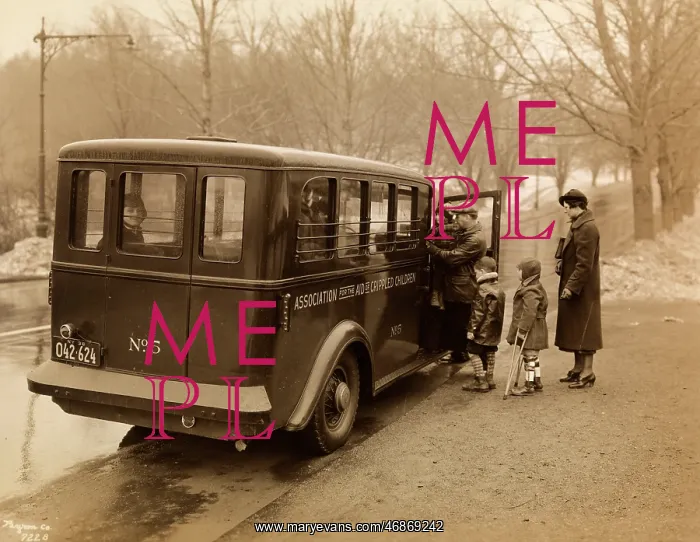 : Tour bus, 1920s : Tour bus, 1920s
