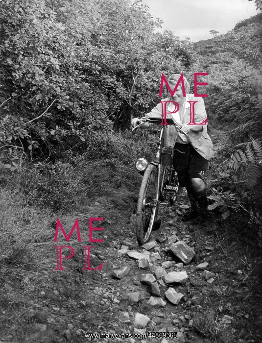 : TOUR CYCLIST ON ROCKS! : TOUR CYCLIST ON ROCKS!