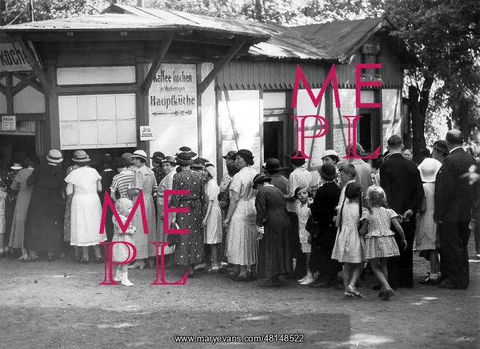 : Tourist cafe in Berlin, 1935 : Tourist cafe in Berlin, 1935