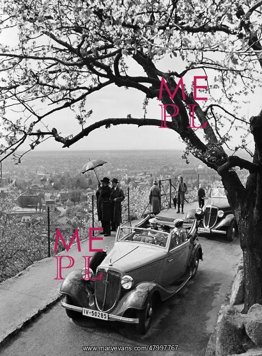 : Tourists admire the view, 1936 : Tourists admire the view, 1936