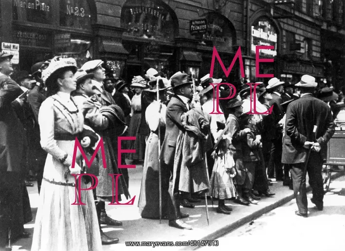 : Tourists in Munich, 1910 : Tourists in Munich, 1910