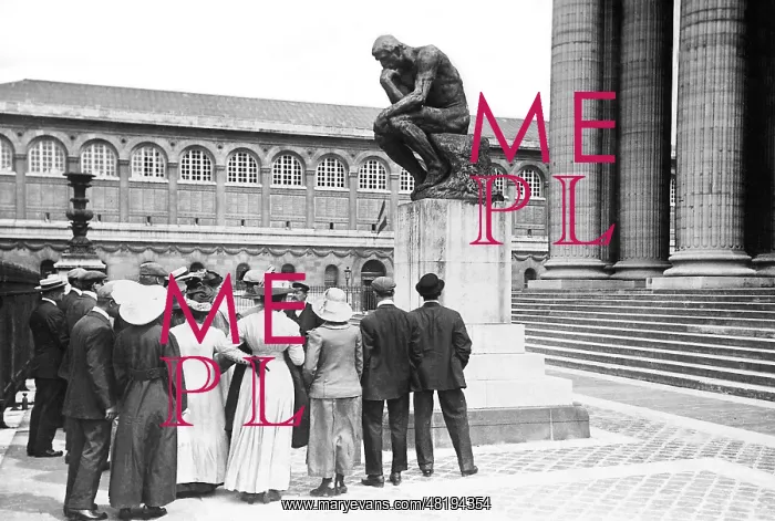 : Tourists in Paris, 1914 : Tourists in Paris, 1914