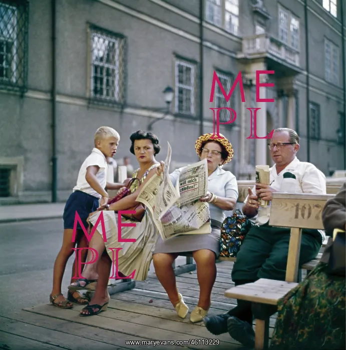 : Tourists sitting on the stand for Jedermann : Tourists sitting on the stand for Jedermann