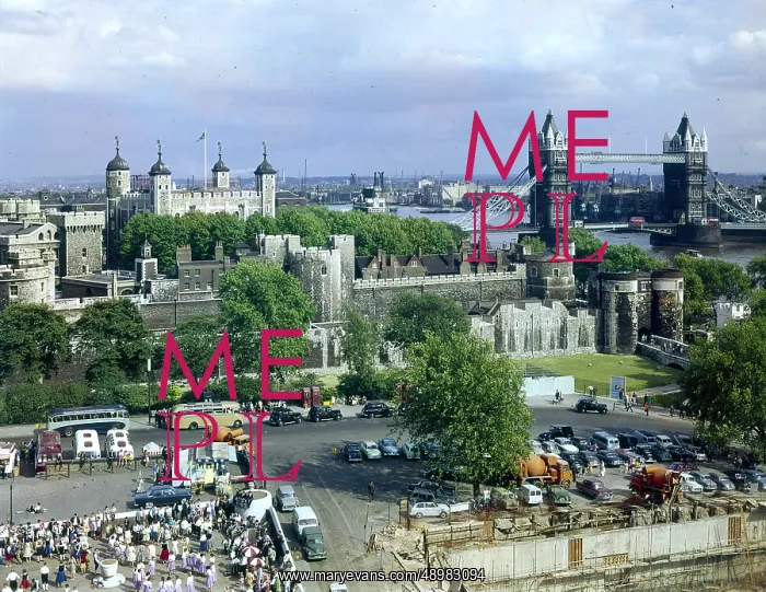 : The Tower of London and Tower Bridge, London : The Tower of London and Tower Bridge, London