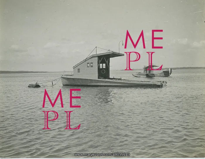 : Towing lighter adapted to be a floating dock for flying : Towing lighter adapted to be a floating dock for flying