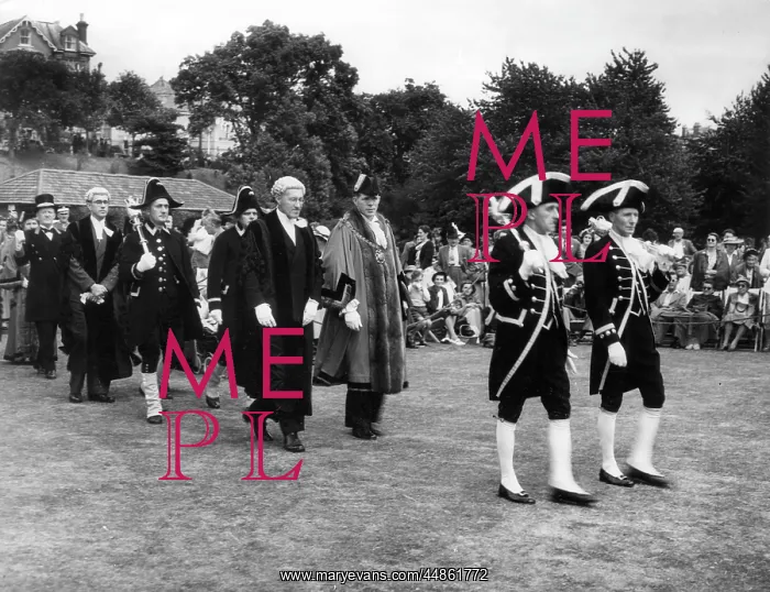 : TOWN CRIER / CONTEST : TOWN CRIER / CONTEST