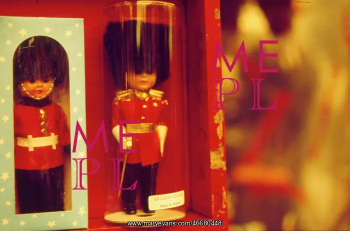 : Toy soldiers - souvenir guards : Toy soldiers - souvenir guards