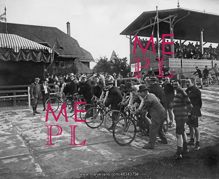 : Track cycling in Munich, 1898 : Track cycling in Munich, 1898