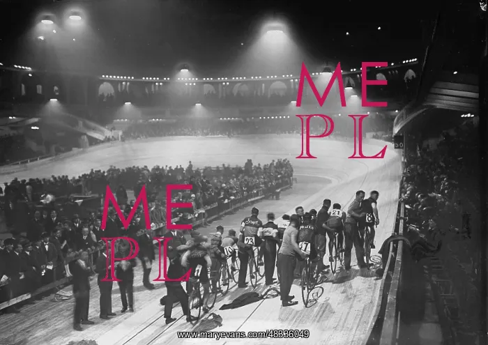 : Track cycling race in Berlin, 1928 : Track cycling race in Berlin, 1928