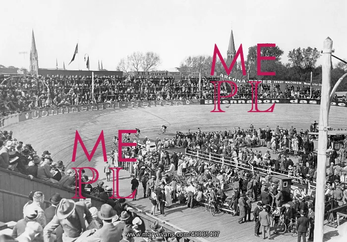 : Track cycling in the Ruett Arena, 1928 : Track cycling in the Ruett Arena, 1928