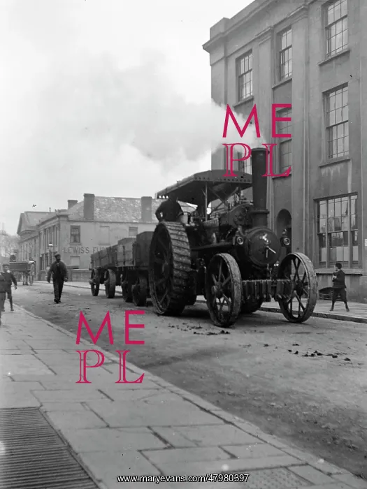 : Traction engine, Victoria Place, Haverfordwest, South Wales : Traction engine, Victoria Place, Haverfordwest, South Wales