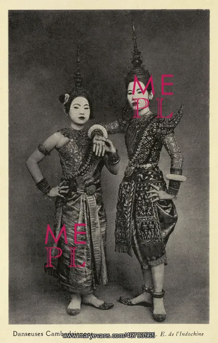 : Traditional Cambodian Dancers : Traditional Cambodian Dancers