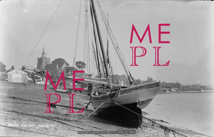 : Traditional Sailing Boat at Maldon : Traditional Sailing Boat at Maldon