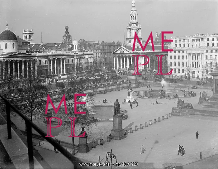 : TRAFALGAR SQUARE 1930S : TRAFALGAR SQUARE 1930S