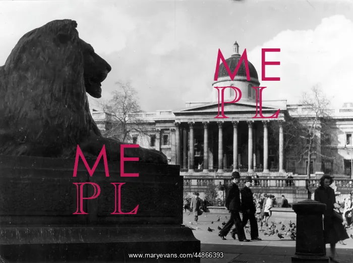 : TRAFALGAR SQUARE 1950S : TRAFALGAR SQUARE 1950S