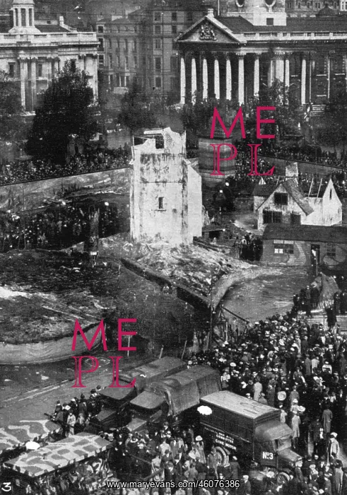 : Trafalgar Square - Feed the Guns campaign WWI : Trafalgar Square - Feed the Guns campaign WWI