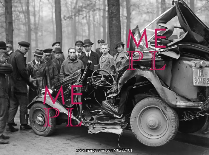 : Traffic accident in Berlin, 1934 : Traffic accident in Berlin, 1934