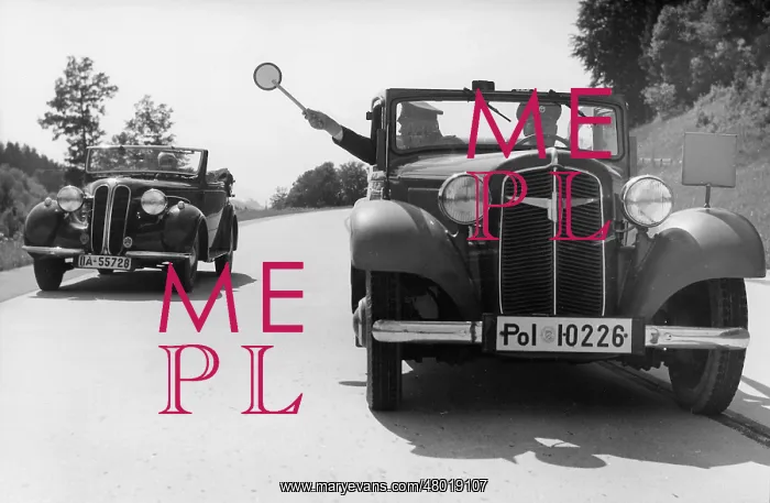 : Traffic control on the highway near Munich, 1937 : Traffic control on the highway near Munich, 1937