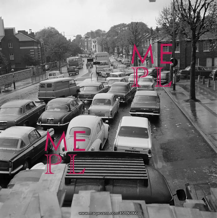 : Traffic in Highgate : Traffic in Highgate