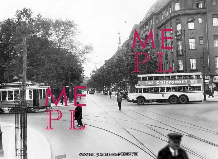 : Traffic on the Kaiserallee in Berlin, 1931 : Traffic on the Kaiserallee in Berlin, 1931