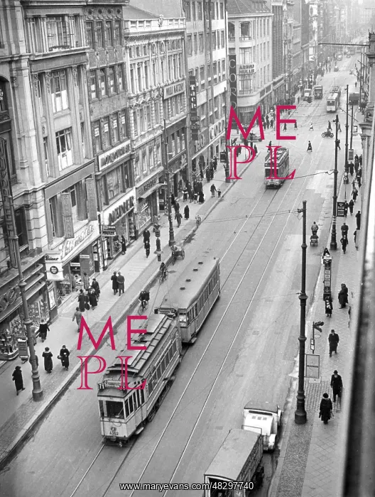 : Traffic on Leipziger Strasse in Berlin, 1938 : Traffic on Leipziger Strasse in Berlin, 1938