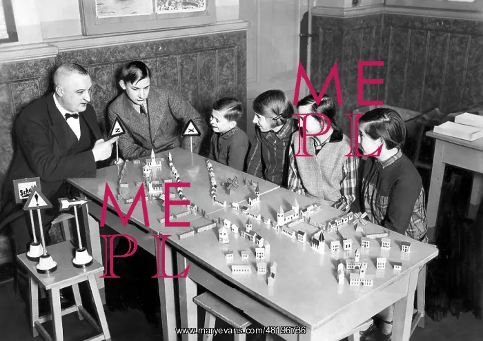  : Traffic lessons at an elementary school in Berlin, 1929
