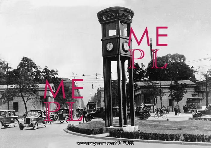 : Traffic lights at the Potsdam Square, 1924 : Traffic lights at the Potsdam Square, 1924