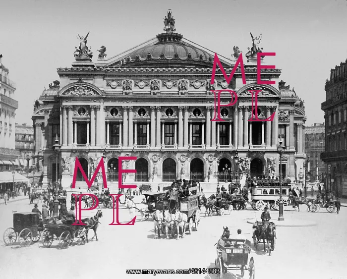 : Traffic on the Place de l'Opera in front of the Opera Garnie : Traffic on the Place de l'Opera in front of the Opera Garnie