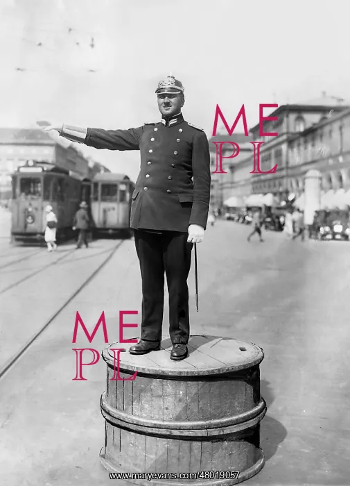 : Traffic policeman in Munich, 1929 : Traffic policeman in Munich, 1929