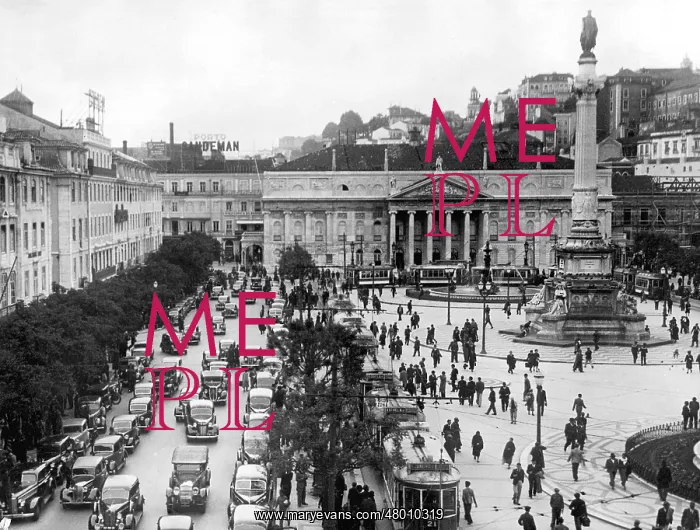 : Traffic in the Rossio Square in Lisbon, 1941 : Traffic in the Rossio Square in Lisbon, 1941
