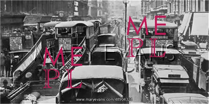 : TRAFFIC IN THE STRAND : TRAFFIC IN THE STRAND