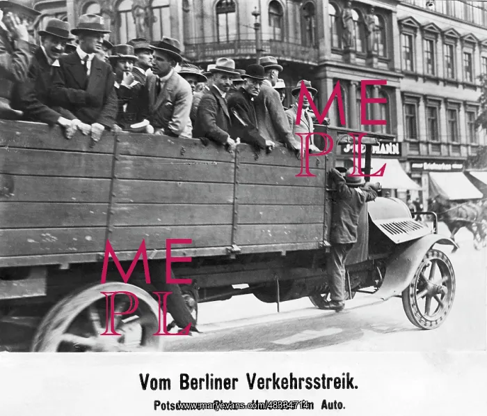: Traffic strike in Berlin, around 1919 : Traffic strike in Berlin, around 1919