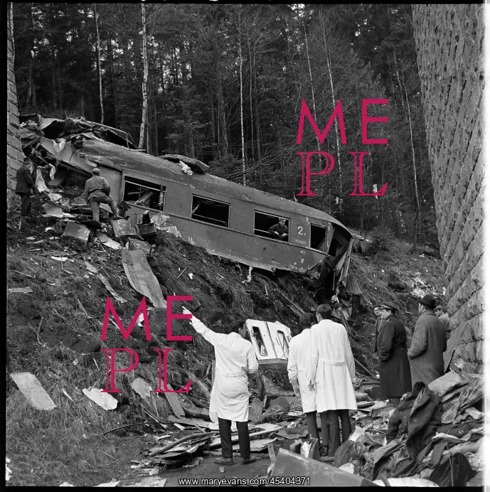 : Train collision - accident - trains - large railway : Train collision - accident - trains - large railway