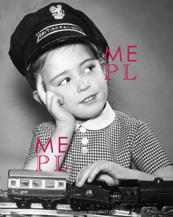 : TRAIN GIRL : TRAIN GIRL