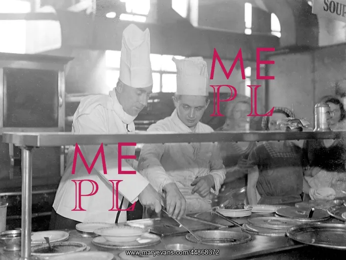 : TRAINEE CHEFS 1930S : TRAINEE CHEFS 1930S