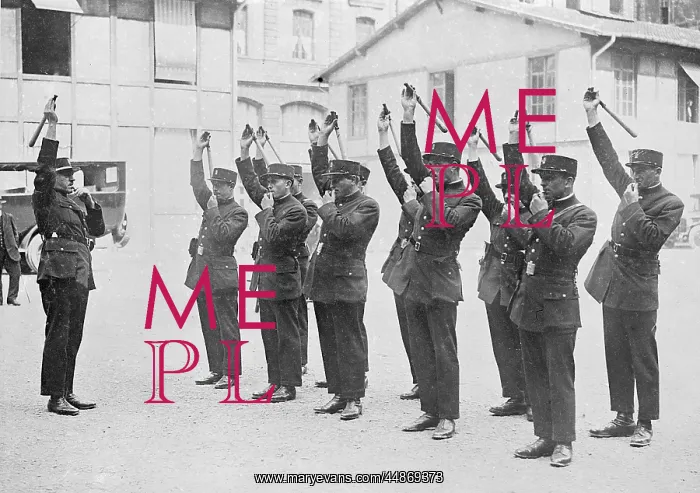 : TRAINEE GENDARMES : TRAINEE GENDARMES
