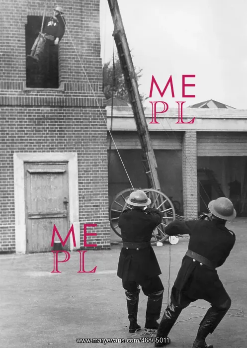 : Trainee lowered from tower during exercise drill, WW2 : Trainee lowered from tower during exercise drill, WW2
