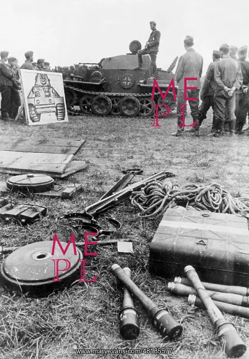 : Training for anti-tank, 1943 : Training for anti-tank, 1943