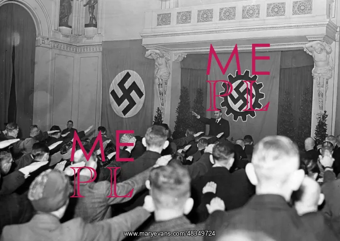: Training evening at the Scherl publishing house, 1942 : Training evening at the Scherl publishing house, 1942