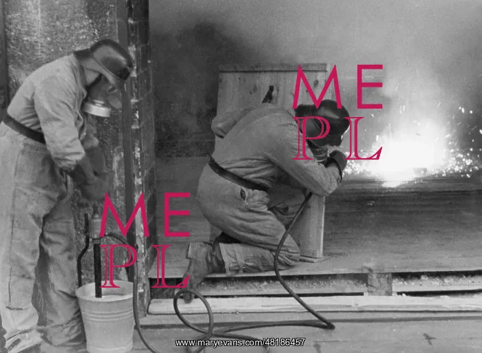 : Training for extinguishing a fire bomb, 1941 : Training for extinguishing a fire bomb, 1941