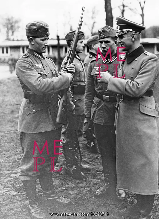 : Training with gun in the NCO School Eiche at Potsdam, 19 : Training with gun in the NCO School Eiche at Potsdam, 19